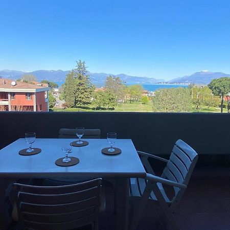 The Sunny Lake - Apartment With Pool Desenzano del Garda Esterno foto